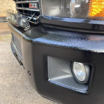 Front bumper and lower valance finished in black liner